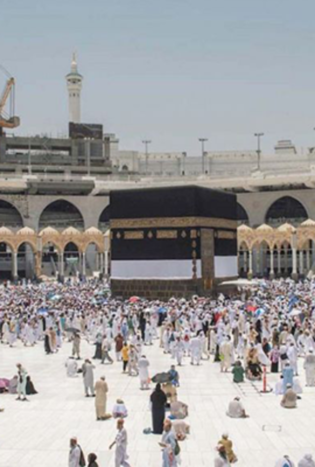 إهتمام بالغ من قبل المسئولين في عملية رفع ستار الكعبة