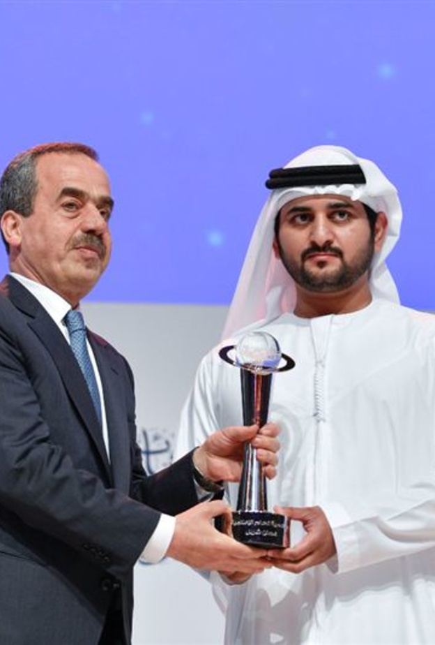 الشيخ مكتوم بن محمد ورئيس تحرير صحيفة الشرق الأوسط غسان شربل