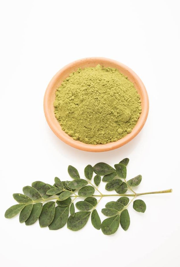 طريقة السعوديات المميزة في صنع الحناء للشعر بالمنزل 