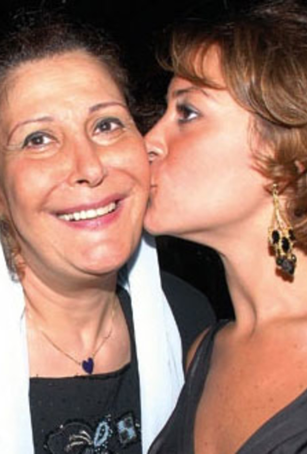 زيزى وابنتها