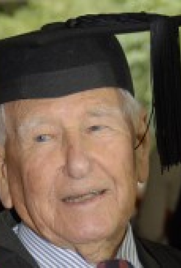 أطلبوا العلم ...ولو في الـتسعين!