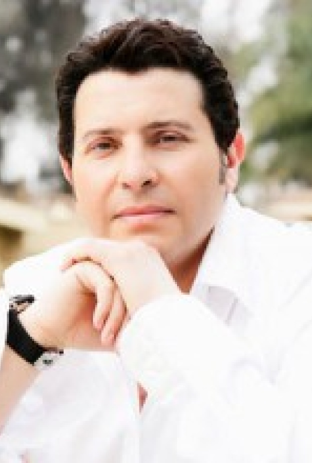 هاني شاكر.. الليلة على مسرح النهضة 