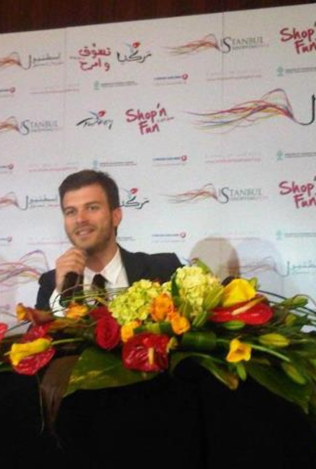 نور ومهند يروجان للسياحة التركية بدبي 