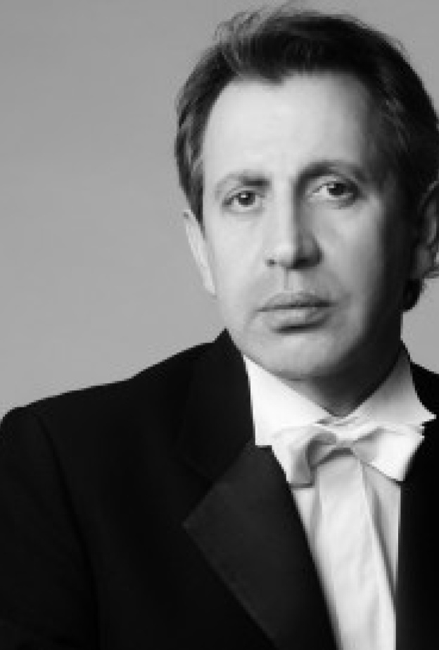   هاروت يعزف  في قصر الأونيسكو  