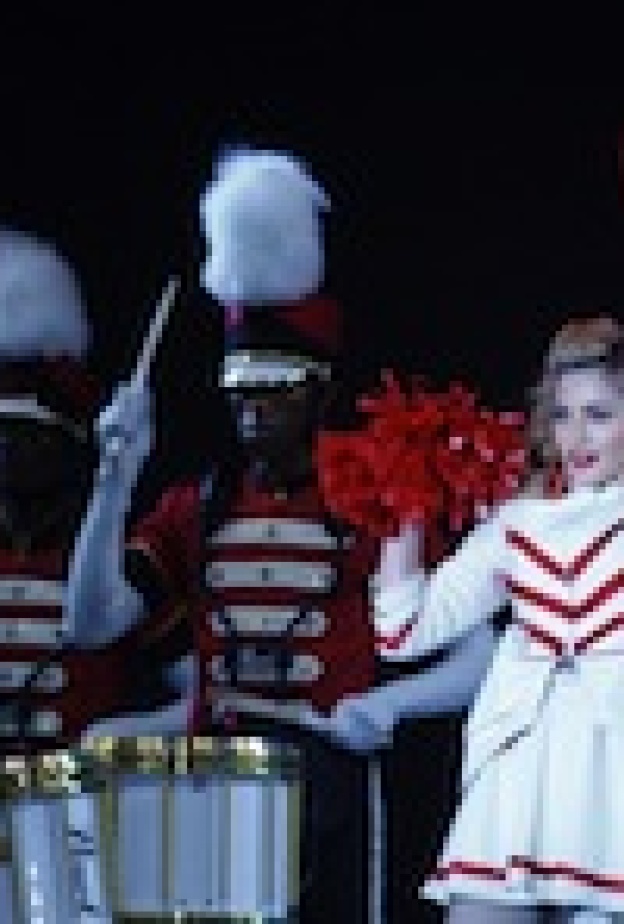 مادونا تتعثر في أبوظبي