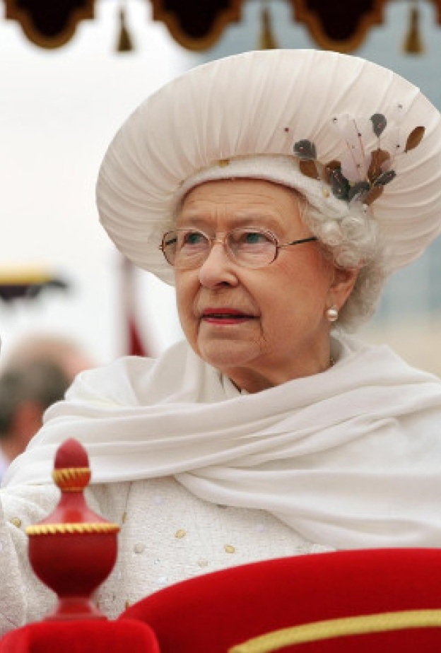 القبعة تعتلي الرؤوس الملكية  