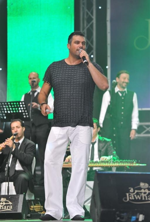 فارس كرم يهز سماء المغرب!!