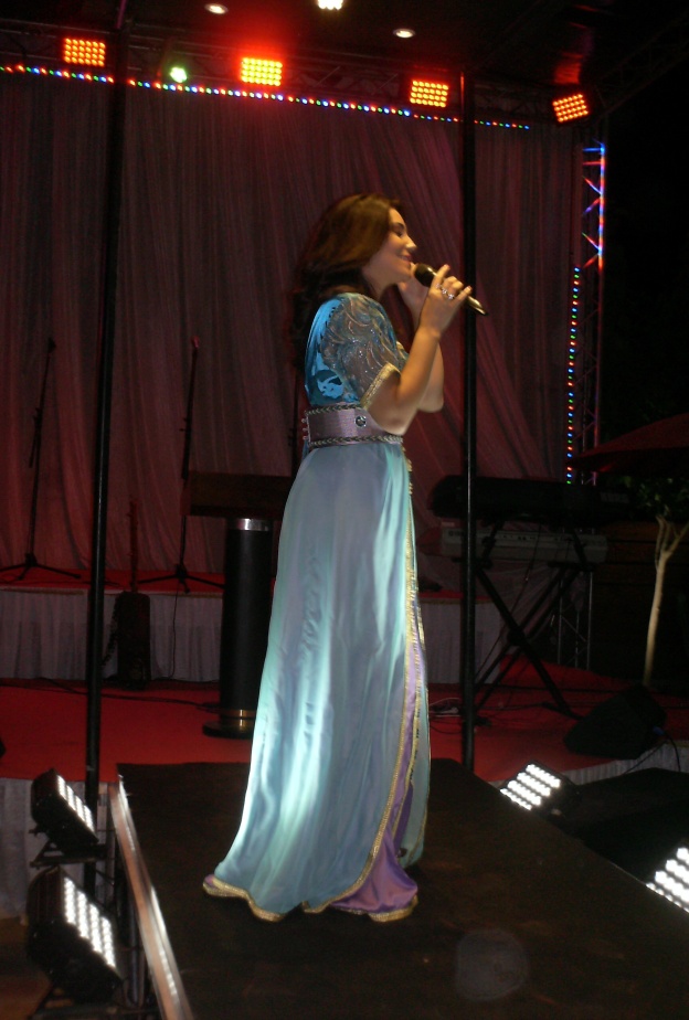 طاهرة خلال الحفل