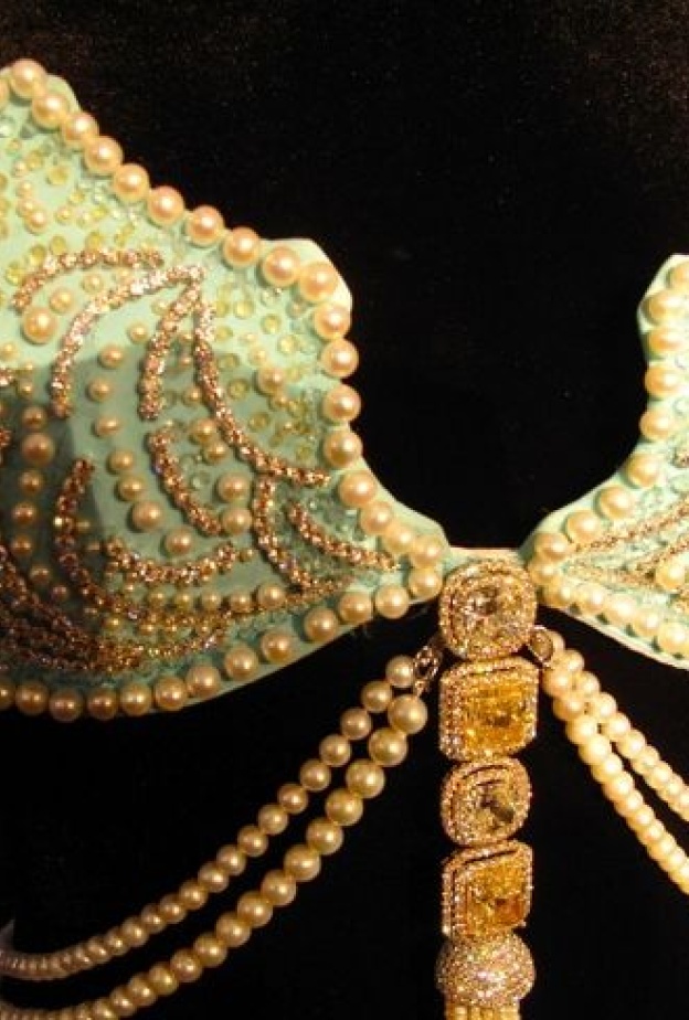 حمالة صدر مرصعة