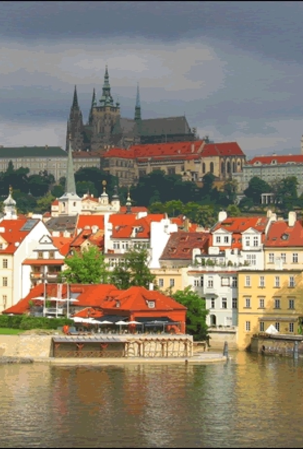 مدينة براغ والشمس الساطعة مدينة الذهب
