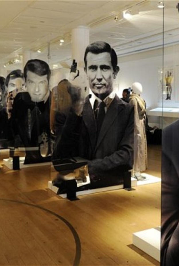 معرض لبيع أغراض جيمس بوند