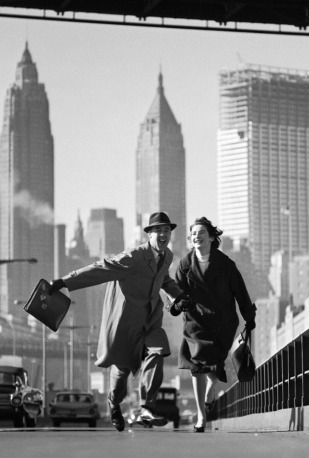 LaVallee Village تستضيف معرض مصور الأزياء العالمي نورمان باركنسون"