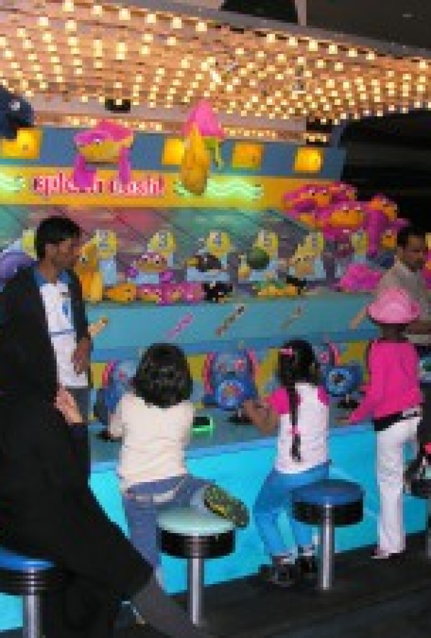 أطفال مؤسسة دبي لرعاية النساء والأطفال في ماجيك بلانيت