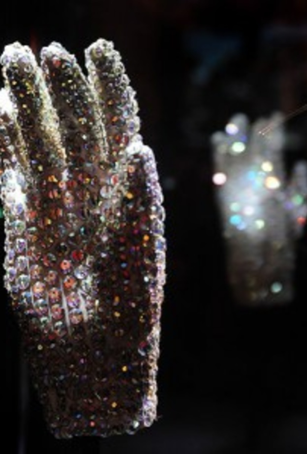 أغراض مايكل جاكسون في المزاد