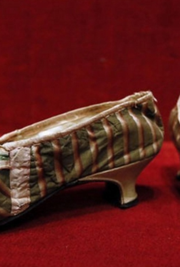 حذاء ماري أنطوانيت