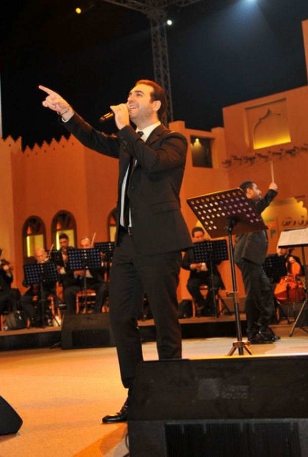 وائل جسار يغني في ليالي احتفالات مهرجان ربيع سوق واقف الغنائية