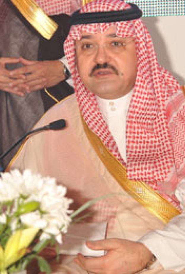  الأمير مشعل بن ماجد اثناء اعلانه افتتاح المنتدى في دورته السابقة 2012