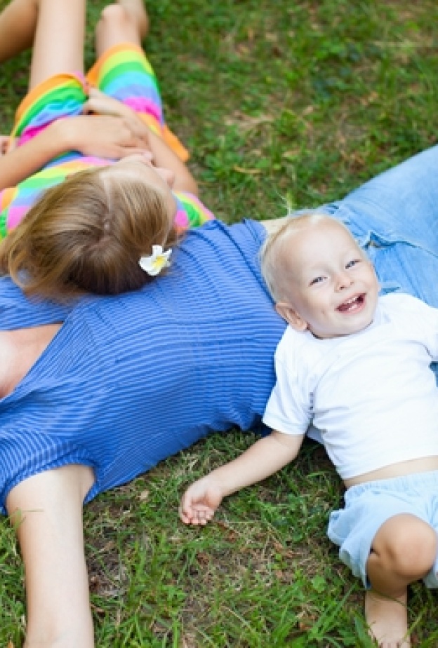  الخيارة أو الفؤوسة  أيهما أقرب لست الحبايب في عيدها؟