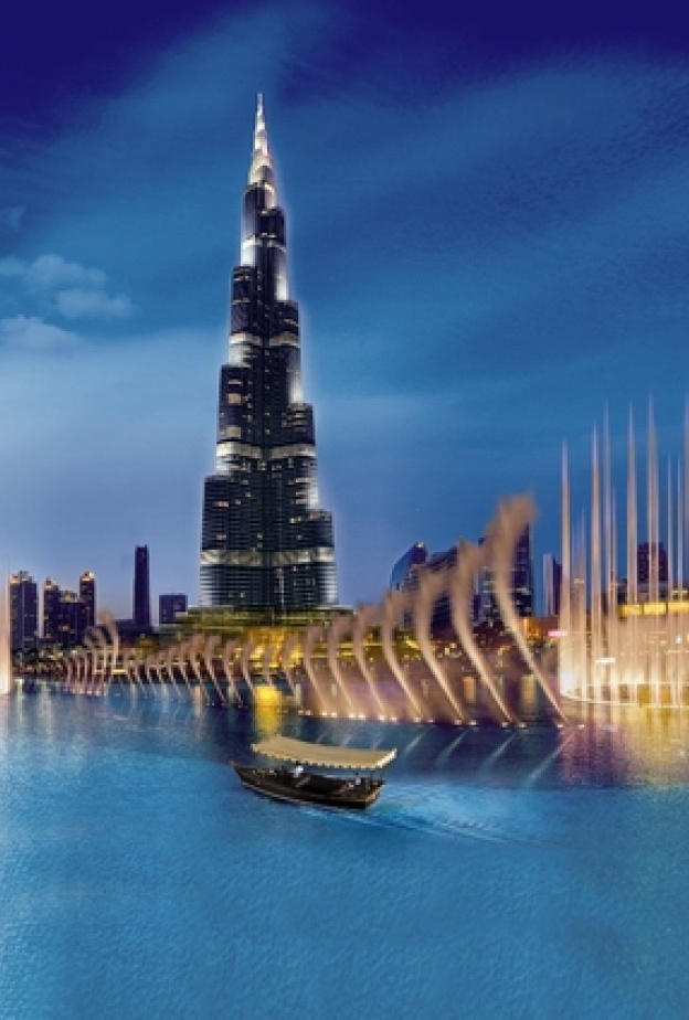 بحيرة دبي فاونتن في وسط مدينة دبي