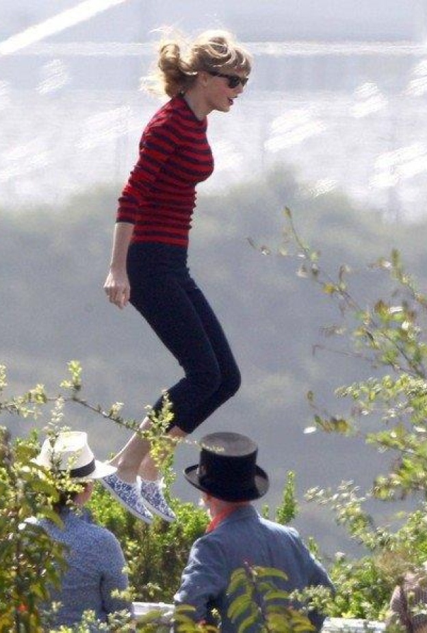 تايلور سويفت تحلق في سماء لوس أنجلس لتصوير فيديو كليب جديد