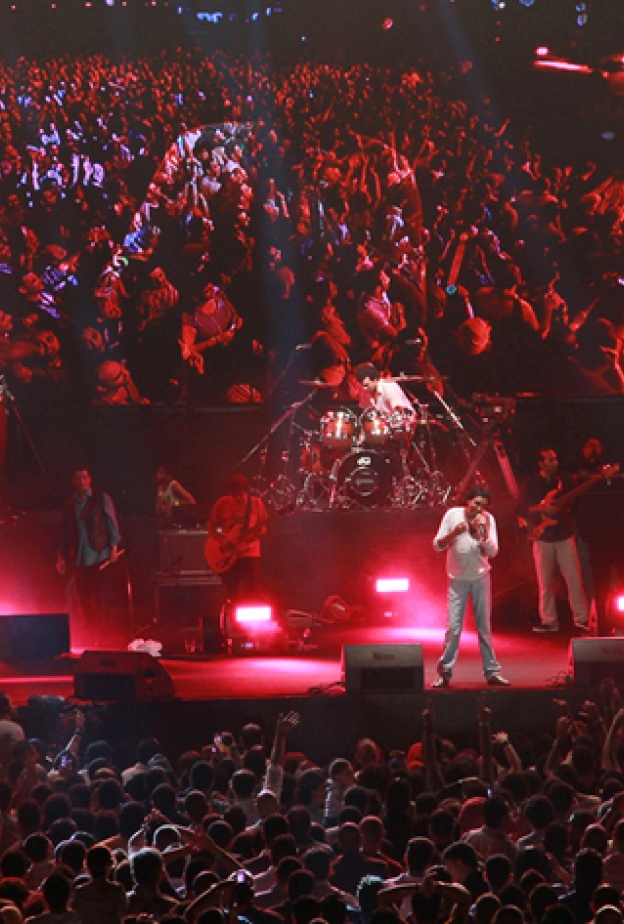 جماهير غفيرة