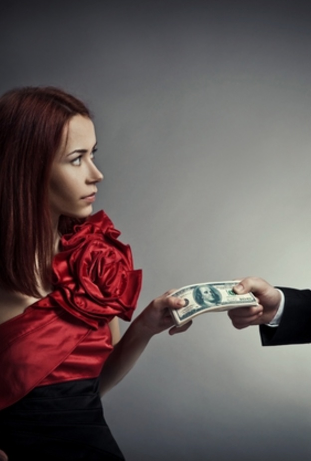 هل يؤدي بخل الزوج إلى الطلاق؟