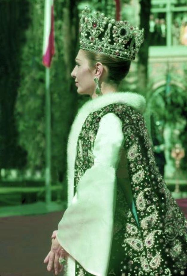 تاج تنصيبها امبراطورة مرصع بالماس والزمرد والؤلؤ والياقوت- Van Cleef & Arpels