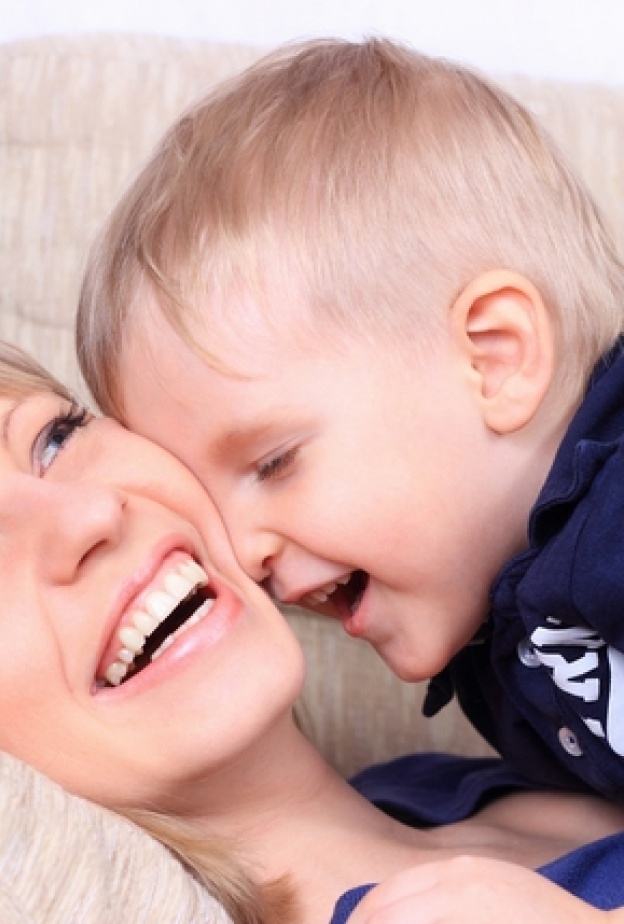 الأم: اختلفت المواعيد والعيد واحد