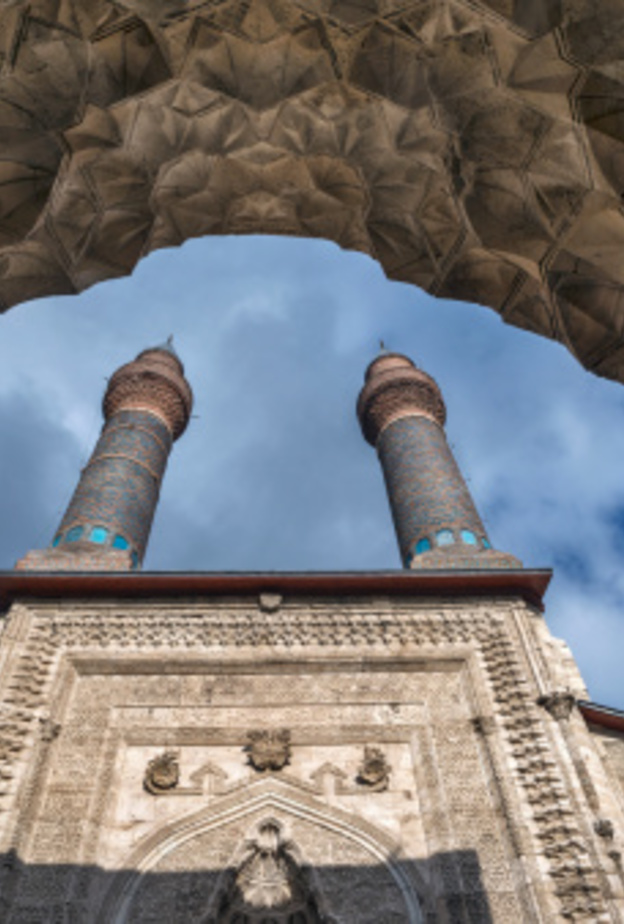 مزدوج مئذنة المدارس الدينية والمدارس الدينية Sifaiye