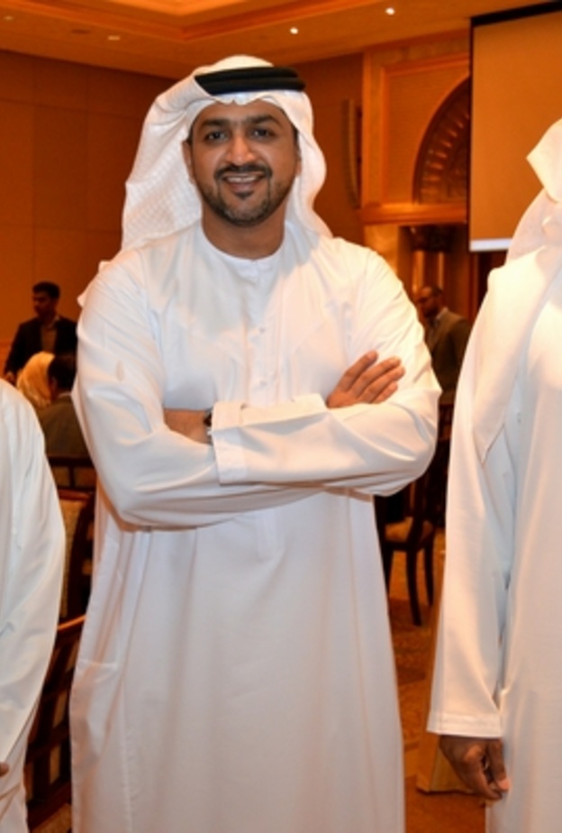 أحمد السويدي يتوسط أحمد البريكي وسعيد المهيري