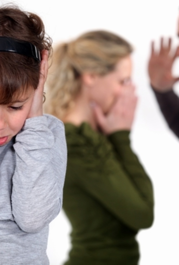 سلبيات الطلاق على الأسرة والمجتمع