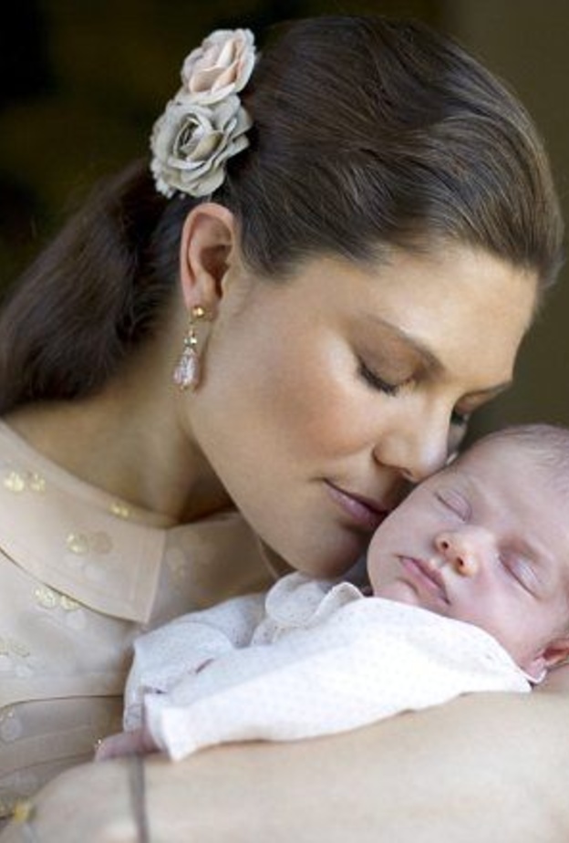 الأم الحانية