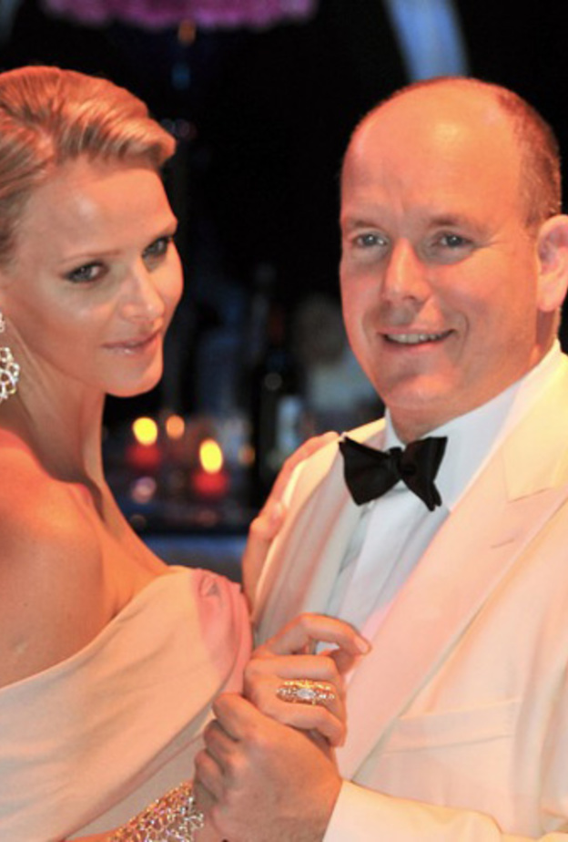  Prince Albert II of Monaco وزوجته الأميرة شارلين رومانسية لاتنتهي