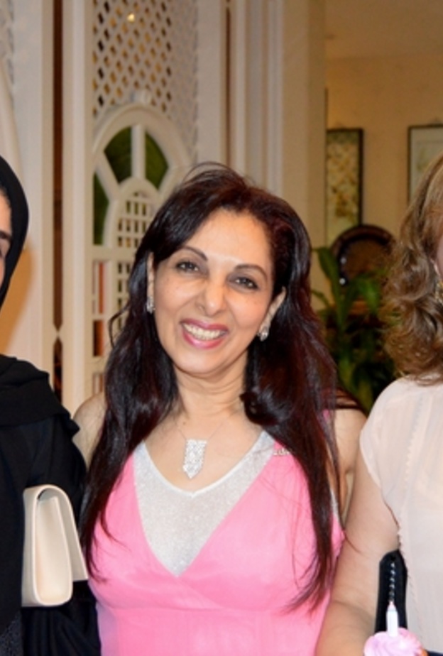 عقيلة سفير مصر لدى الإمارات تحتفي بحفيدتها الأولى 