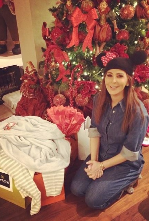  اليسا في لقطة طريفة وهي ترتدي قبعة ميكي ماوس