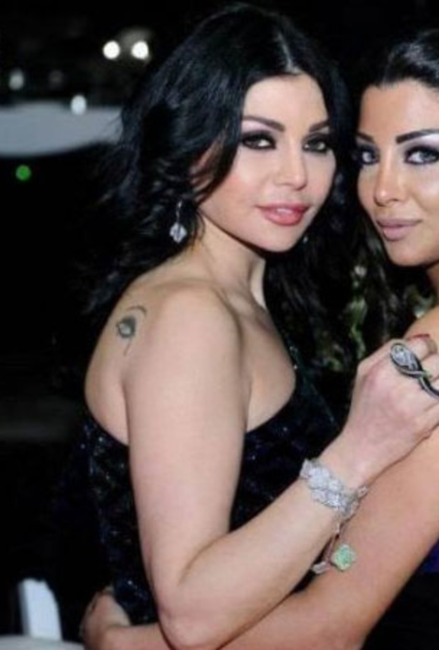 هيفاء وهبي وشقيقتها رولا يموت