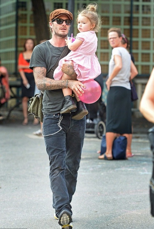  دايفيد بيكهام وإبنته المدللة والوحيدة هاربر