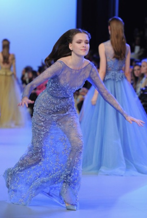 في عرض إيلي صعب  للأزياء الجاهزة خريف وشتاء 2014