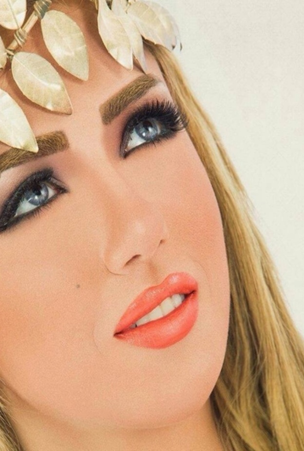 سارة سلامة... الشقراء التي خطفت أنظار "إبن الحلال"