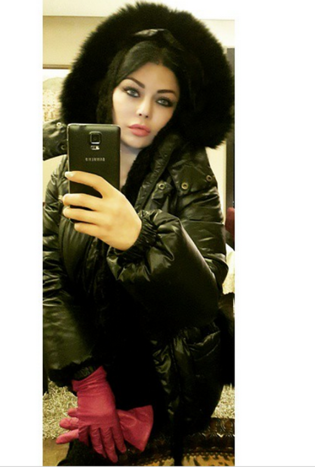 هيفاء وهبي تدفع عنها صقيع الطقس في لبنان بالملابس الشتوية السميكة