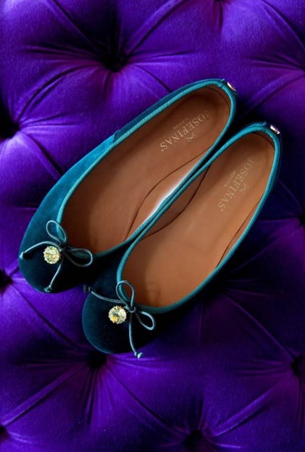 أغلى حذاء باليه في العالم يحمل حجرين من التوبار الأزرق الثمين