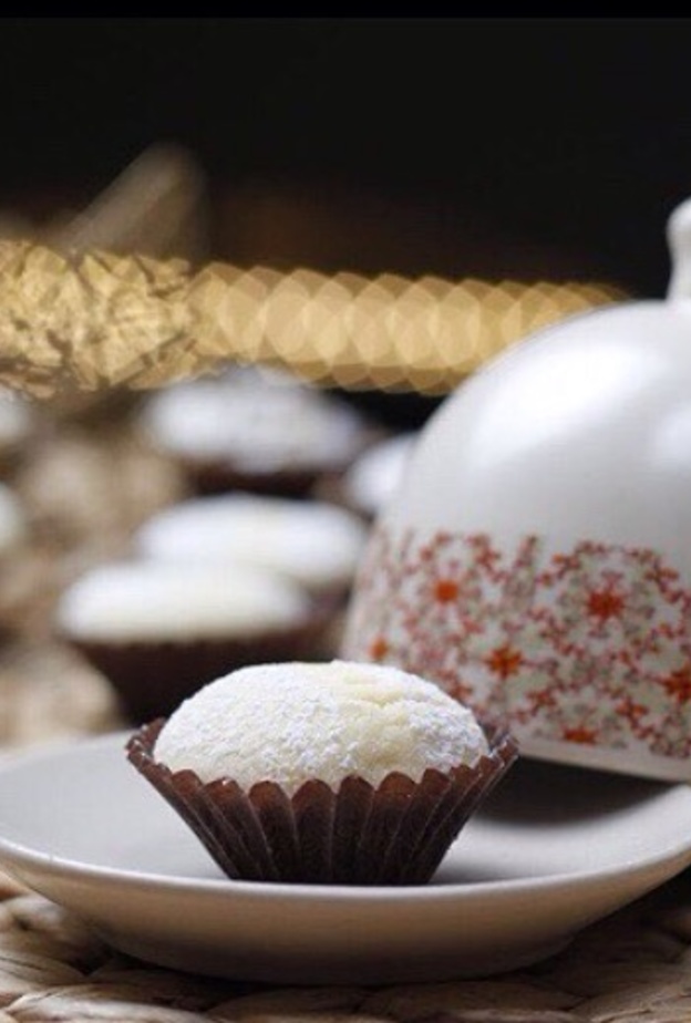 ريم العذل .. شابة سعودية أبدعت في صنع الحلويات والمعجنات