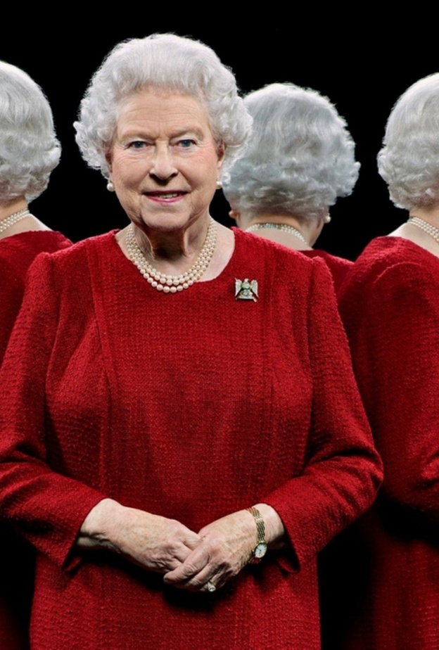 الصورة الرسمية للملكة اليزابيث بمناسبة عيد ميلادها عام 2013