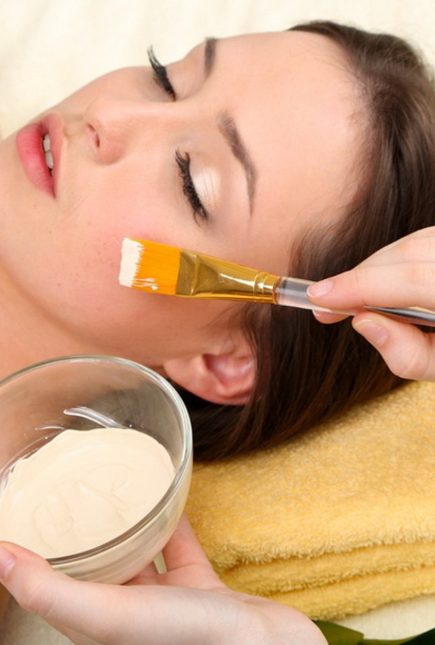 خلال الصيف بشرتك تحتاج الى ماسك مغذ ومرطب اسبوعيا