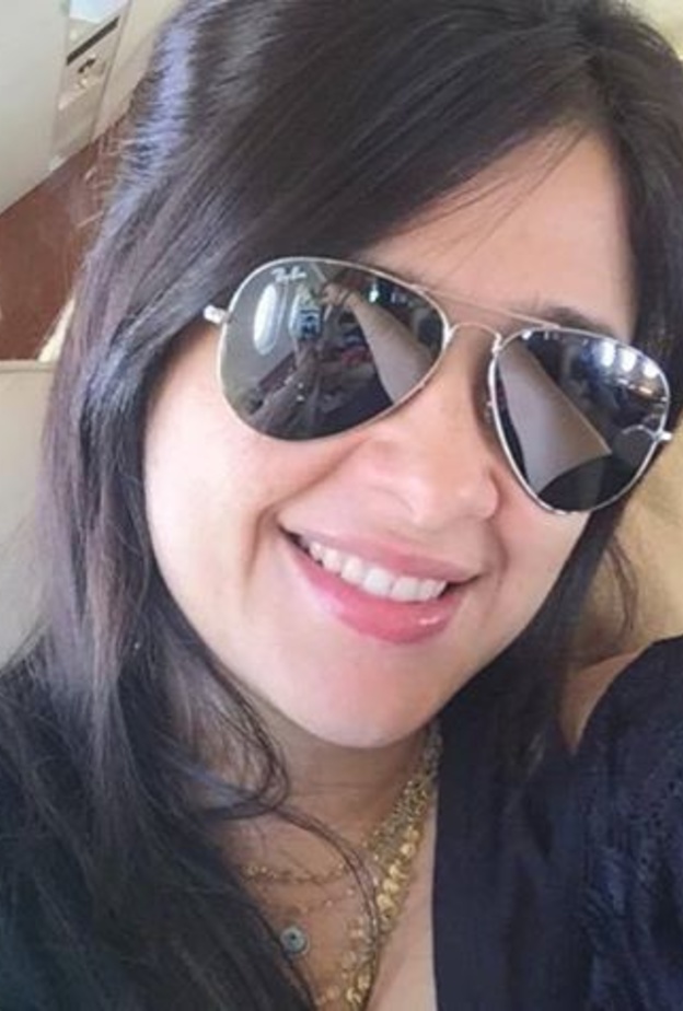 وجه ياسمين عبد العزيز يبدو خاليا من الإصابات فى آخر ظهور لها