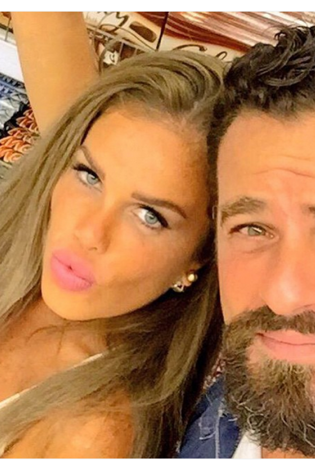 نيكول سابا مع زوجها يوسف الخال بصورة سلفي عفوية