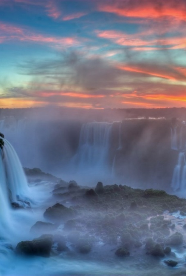 شلالات إجوازو على الحدود البرازيلية الأرجنتينية