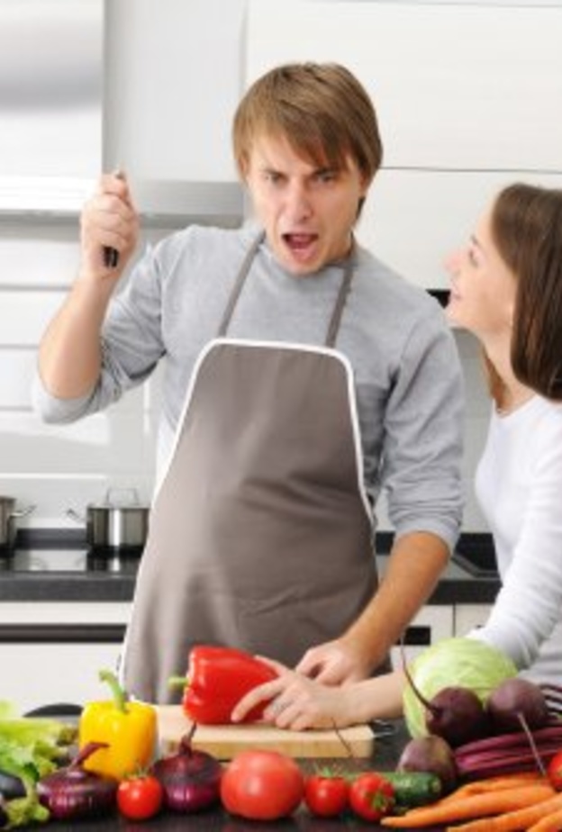 التعاون بين الزوج والزوجه من اسس الحياة الزوجية الصحيحة