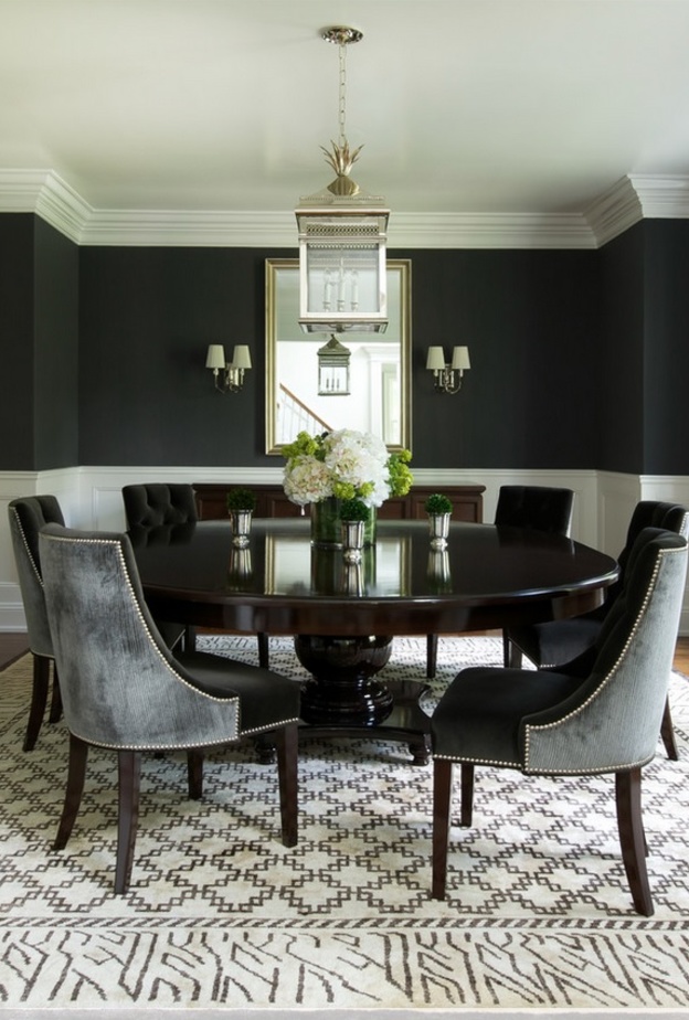 الأسود مع الرمادي و لمسة من الاكسسوارات الفضية