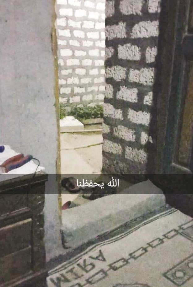 صورة من سناب شات الابنة تدعوا الله أن يحفظهم